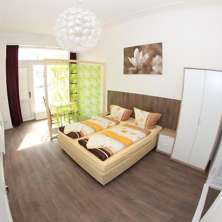 Schlafraum Apartment Берлин Екстериор снимка