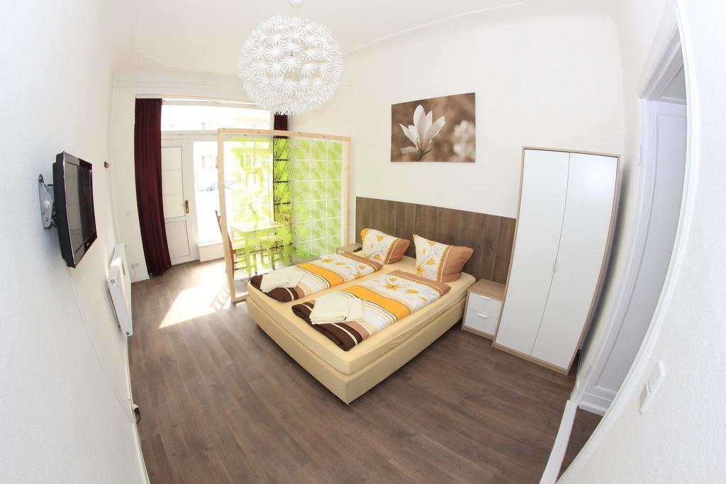 Schlafraum Apartment Берлин Екстериор снимка